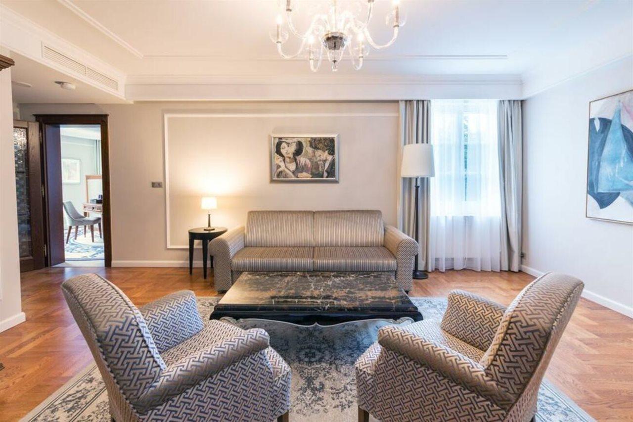 Palace Art Hotel Pezinok Luaran gambar