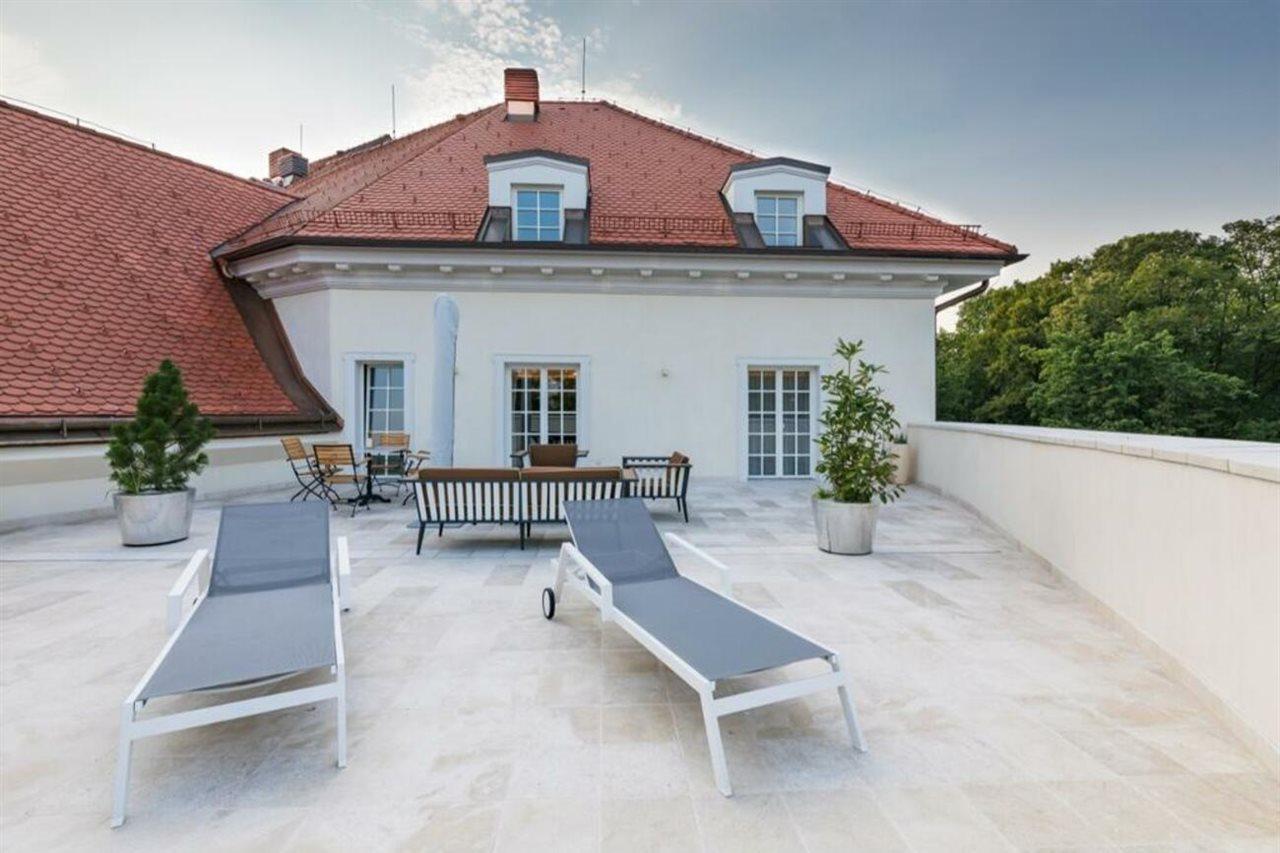Palace Art Hotel Pezinok Luaran gambar