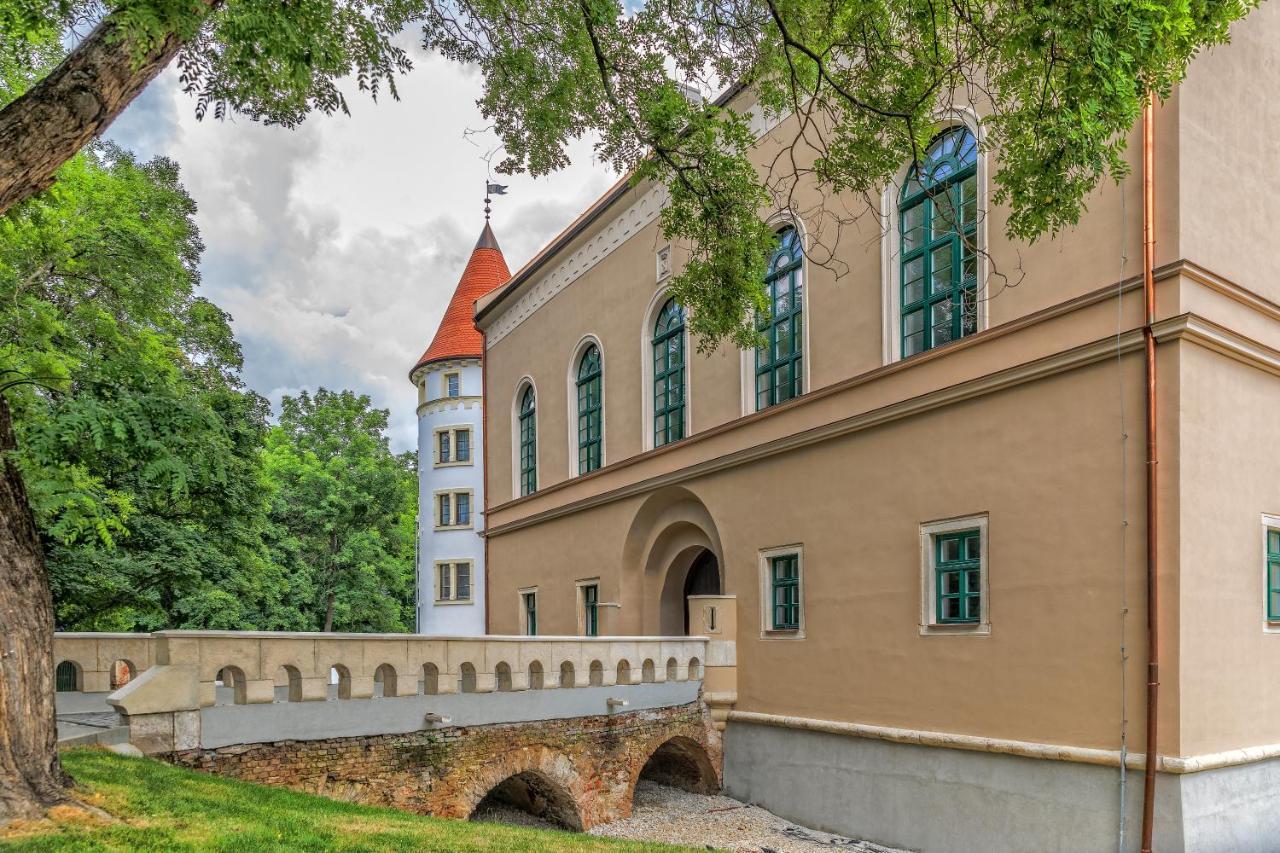 Palace Art Hotel Pezinok Luaran gambar