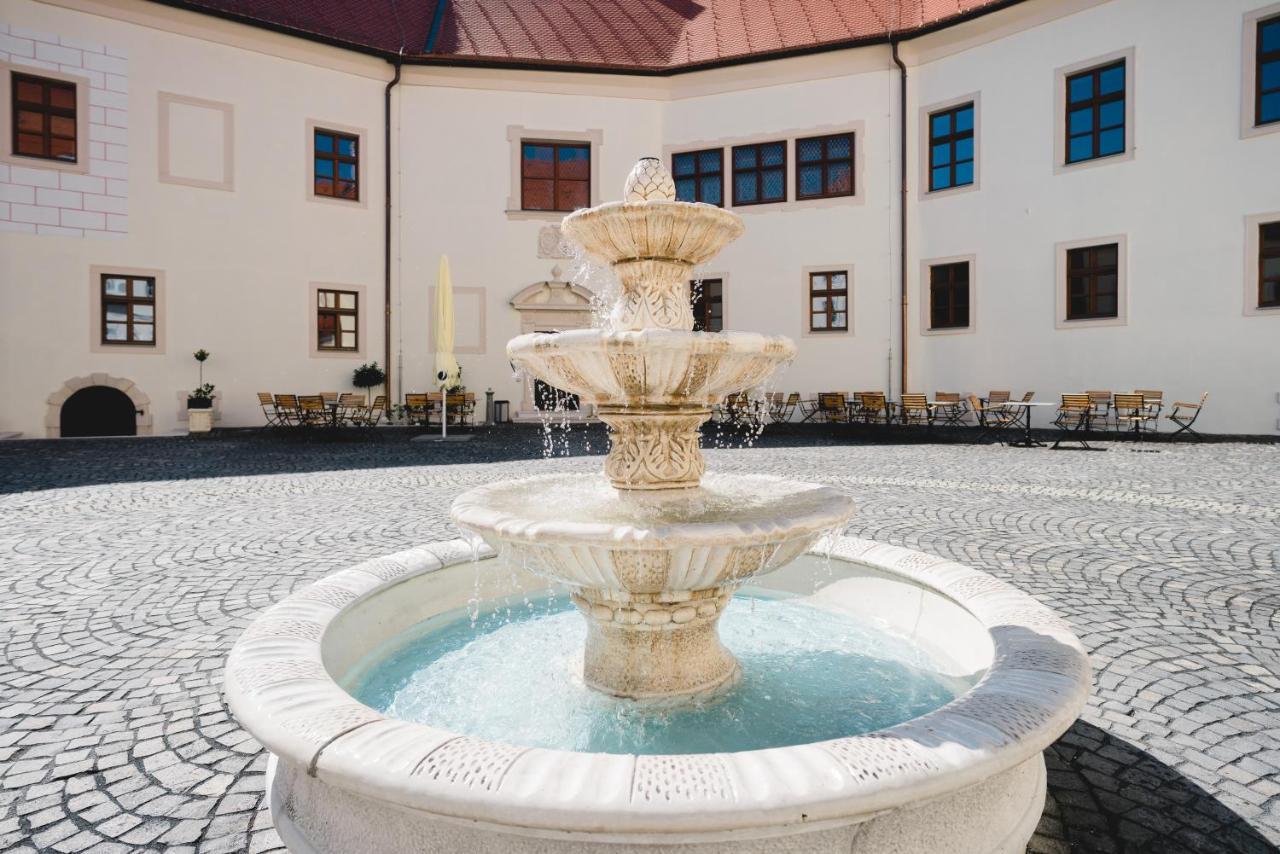 Palace Art Hotel Pezinok Luaran gambar