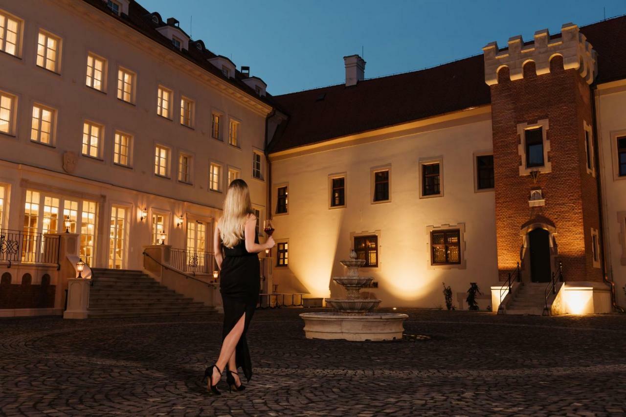 Palace Art Hotel Pezinok Luaran gambar