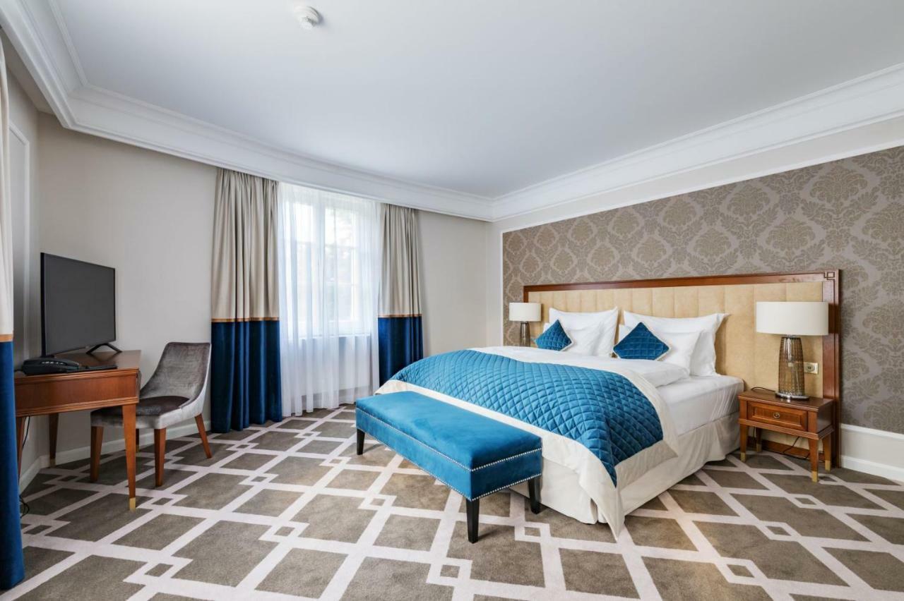 Palace Art Hotel Pezinok Luaran gambar