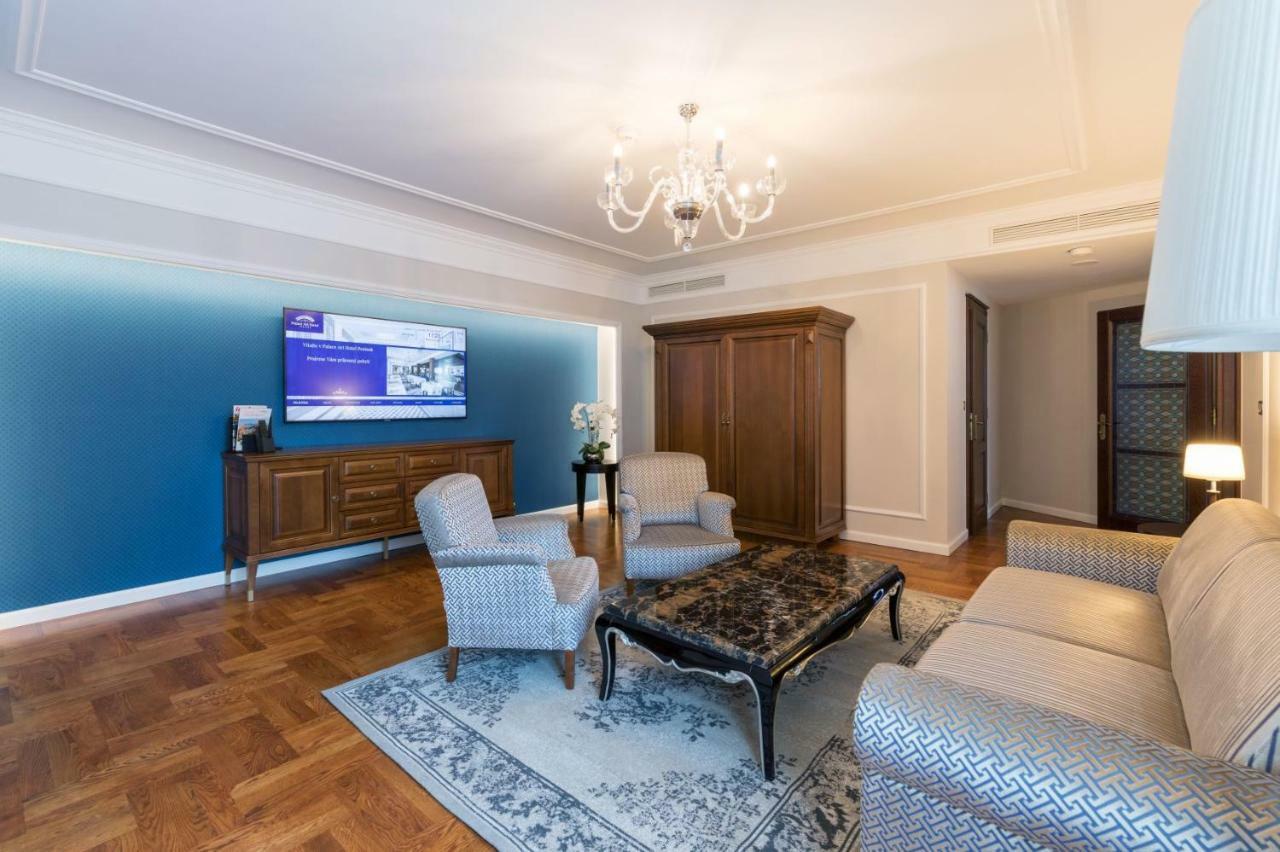 Palace Art Hotel Pezinok Luaran gambar