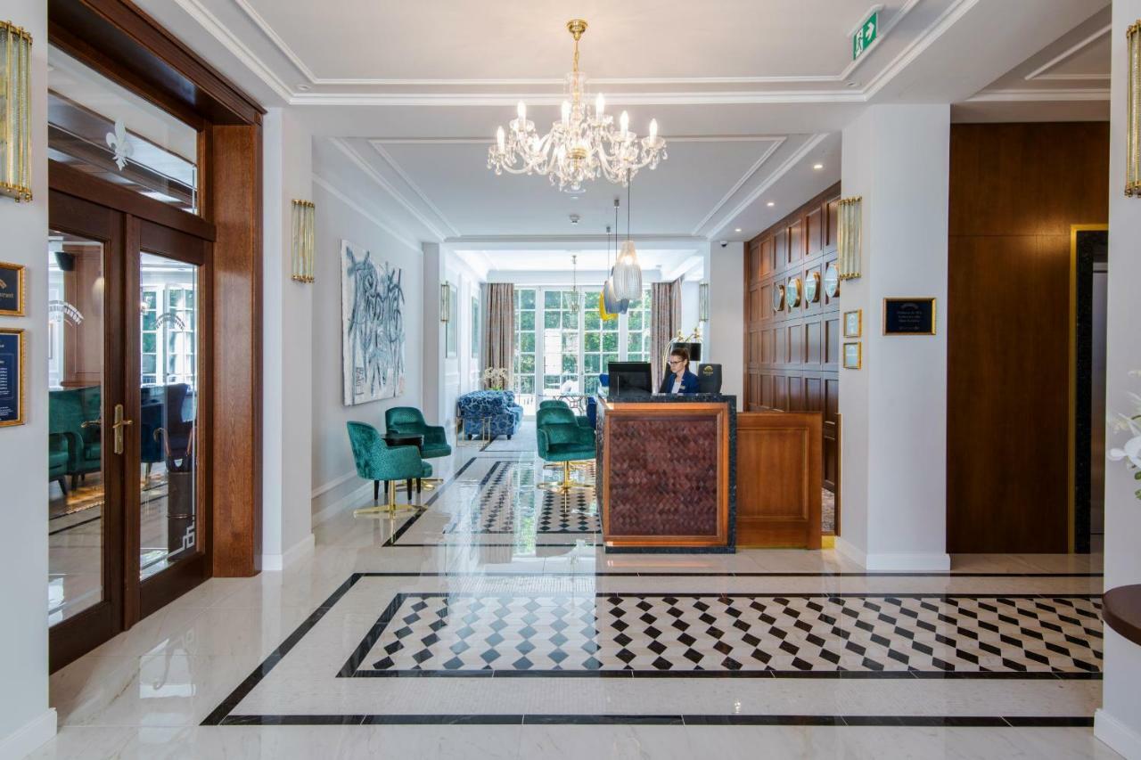Palace Art Hotel Pezinok Luaran gambar