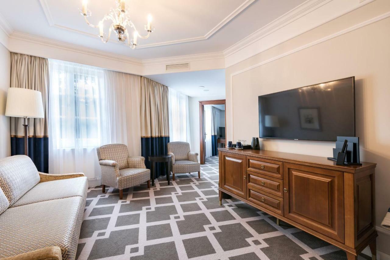 Palace Art Hotel Pezinok Luaran gambar