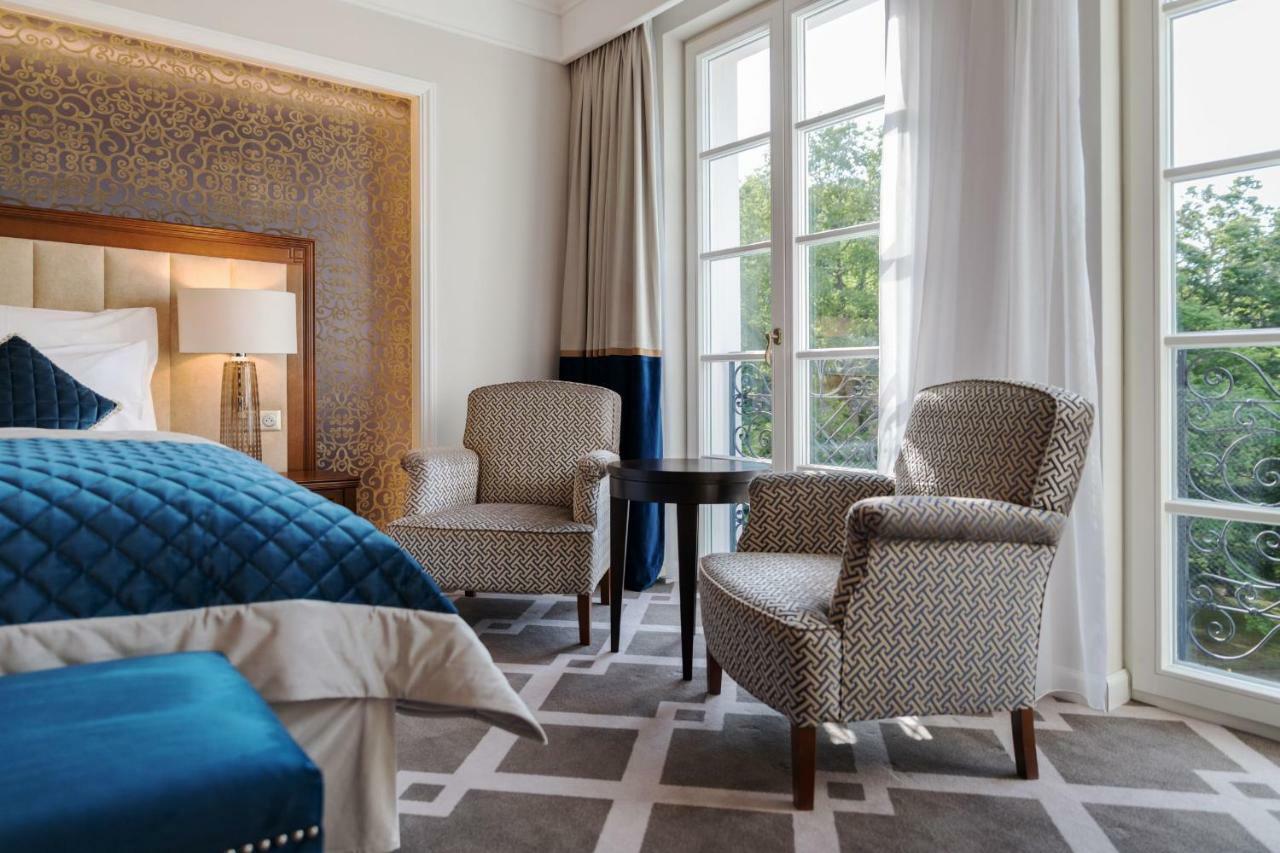 Palace Art Hotel Pezinok Luaran gambar