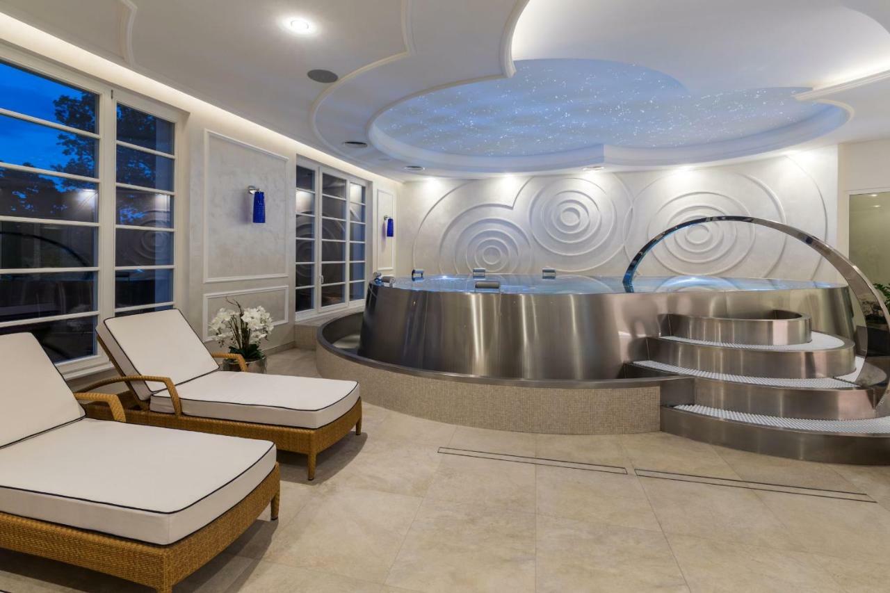 Palace Art Hotel Pezinok Luaran gambar